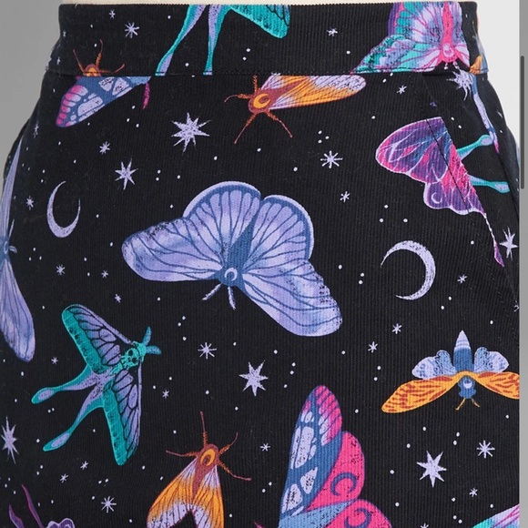 NWT “Buzzing Nightlife” Mini Skirt - Picture 3 of 5